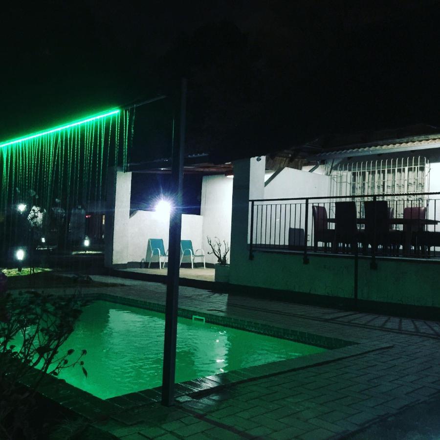 Simbasun Cottages Midrand Luaran gambar