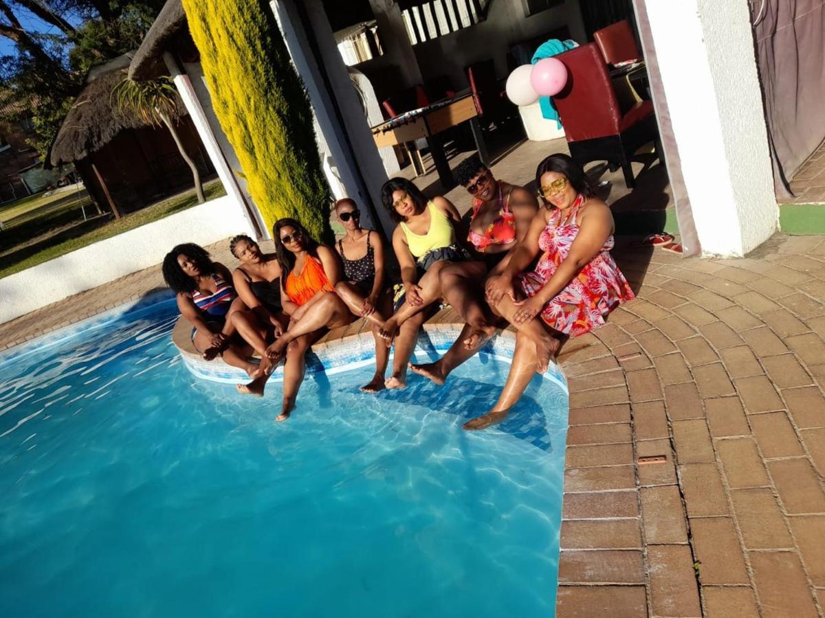 Simbasun Cottages Midrand Luaran gambar