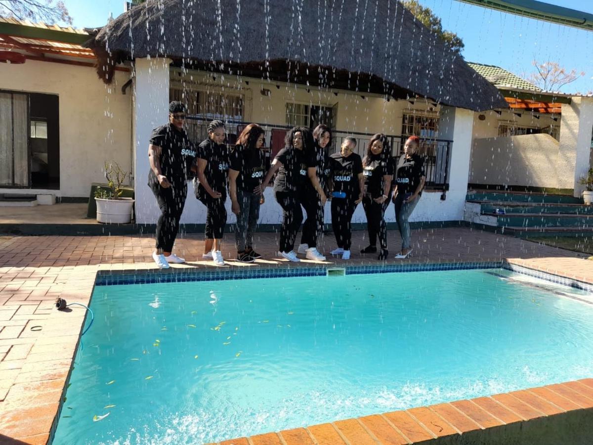 Simbasun Cottages Midrand Luaran gambar