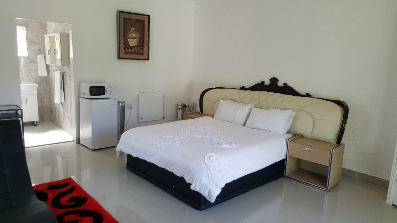 Simbasun Cottages Midrand Luaran gambar