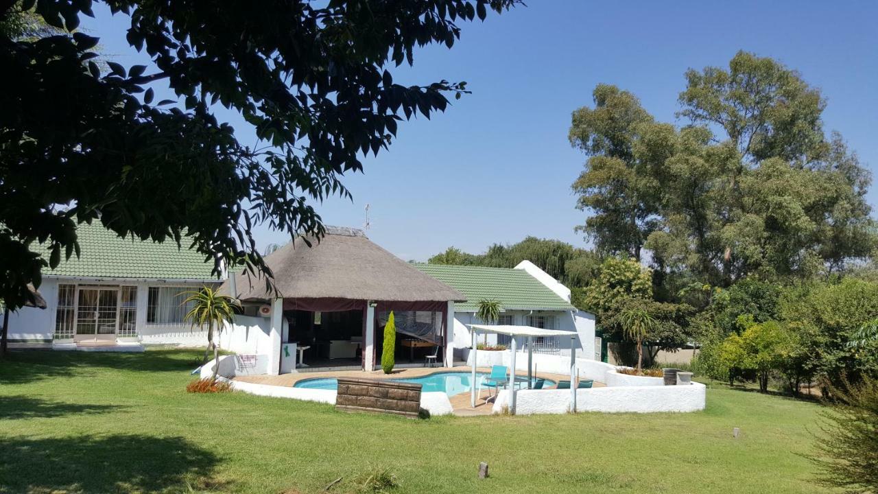 Simbasun Cottages Midrand Luaran gambar