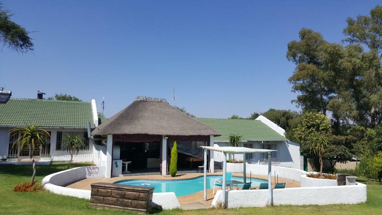 Simbasun Cottages Midrand Luaran gambar