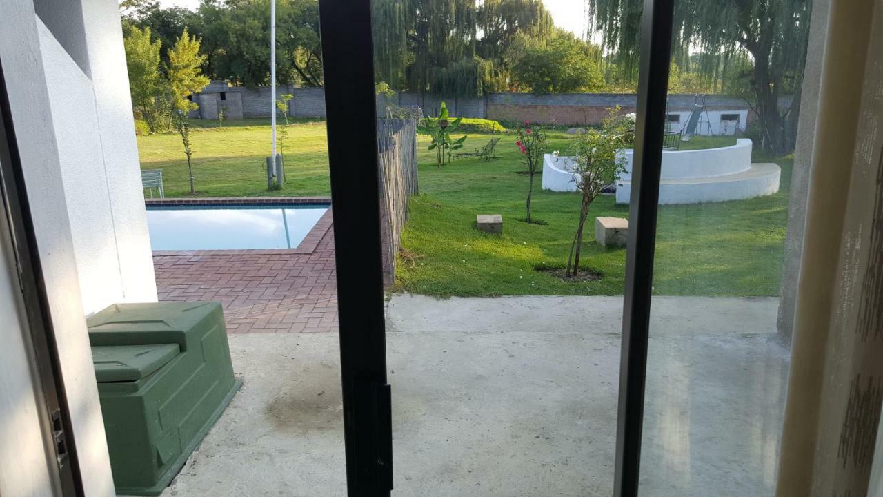 Simbasun Cottages Midrand Luaran gambar