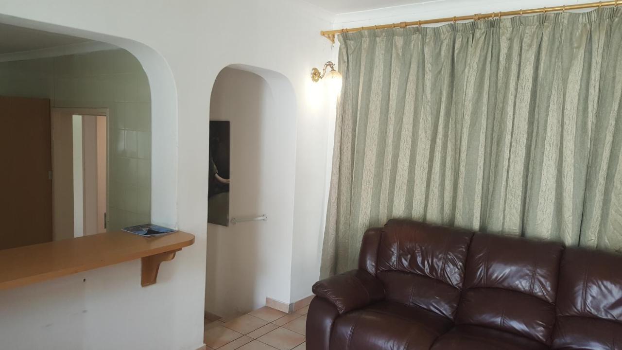 Simbasun Cottages Midrand Luaran gambar